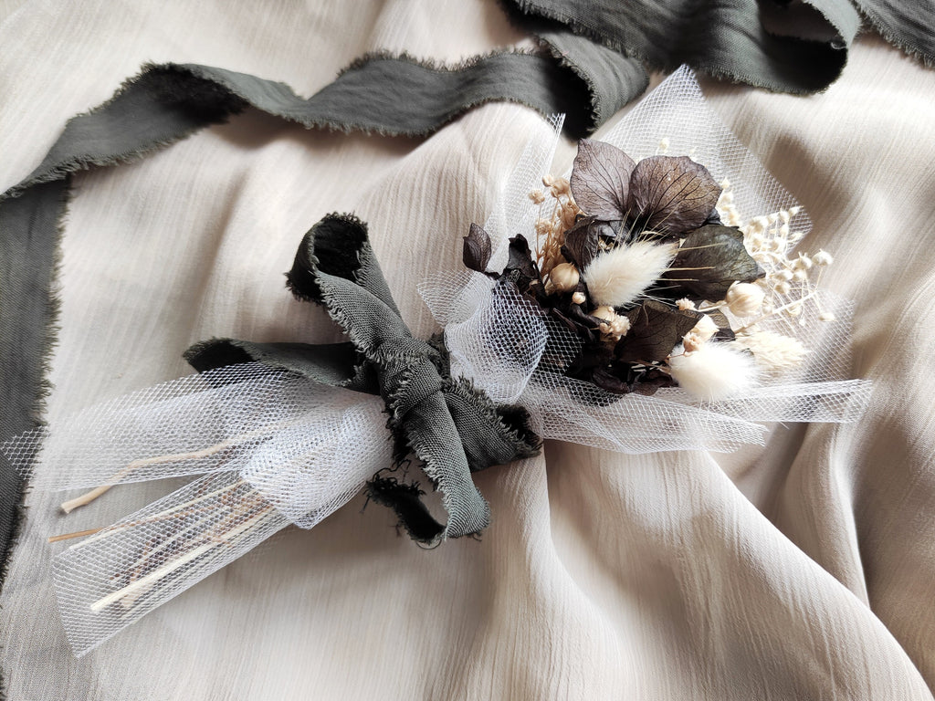 Mini Dried Flower Bouquet with Tulle | Personalized Bridesmaid Gift Box