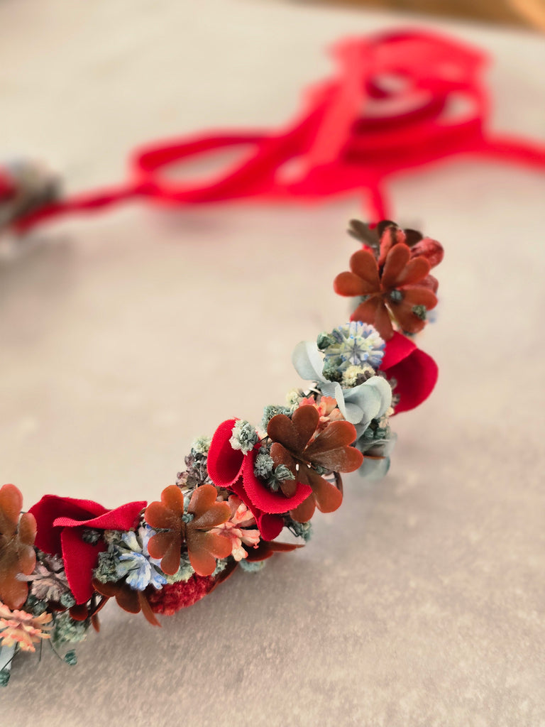 Kırmızı Mavi Lohusa Tacı